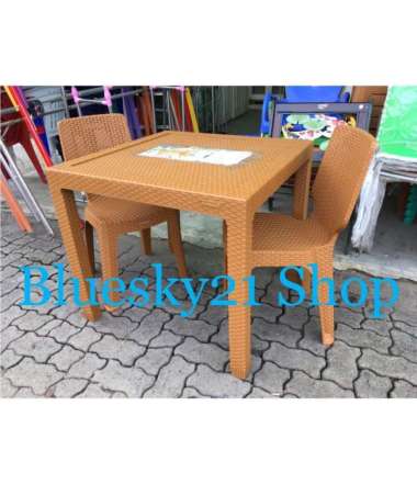 PAKET MEJA MAKAN + 2 KURSI SENDER PLASTIK ROTAN NAPOLLY