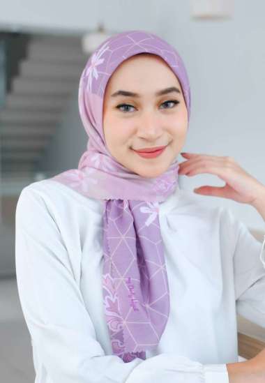 My Daily Hijab Segi Empat Azzura Viola