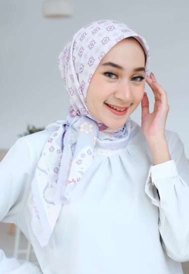 My Daily Hijab Segi Empat Azzura Naima