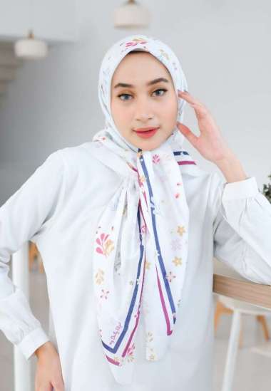 My Daily Hijab Segi Empat Azzura Jasmina