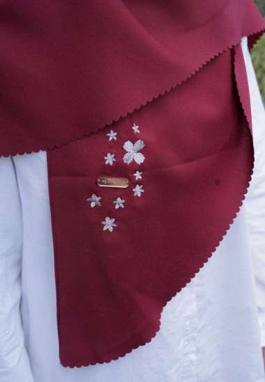 [CLEARANCE SALE] My Daily Hijab Pasmina Oval Azzura Instan Lasercut Maroon