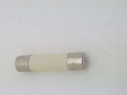 Fuse AC / sikring keramik 13 A putih silver