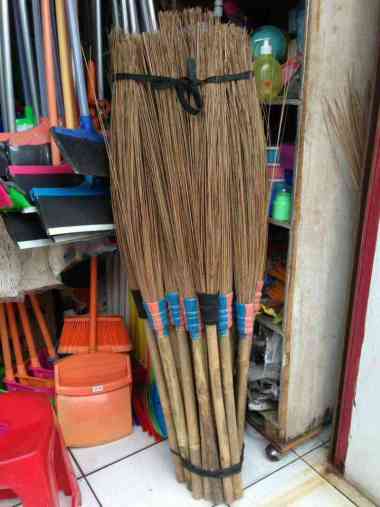 sapu lidi gagang bambu