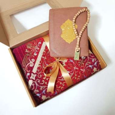 [BLTZ4QT] PAKET SAJADAH TURKI ALQURAN KULIT QA5 SLETING FREE TASBIH PACKING BOX KADO SOUVENIR HAUL K