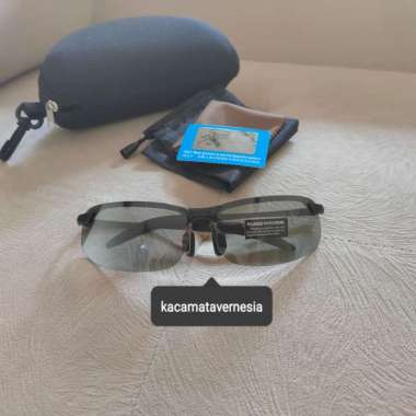 Kacamata Sport Pria Polarized Photocromic Anti Silau Siang Malam Kacamata Mengemudi Sepeda Mancing