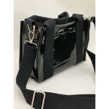 Tas Tote PVC Hitam Selempang Wanita Resleting Dengan Dua Kantong Depan Belakang