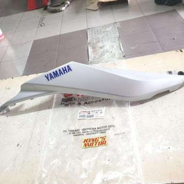 Yamaha Genuine Parts Cover Body Mt25, Mt-25, Mt 25 Kanan (B04-P0) KANAN Silver