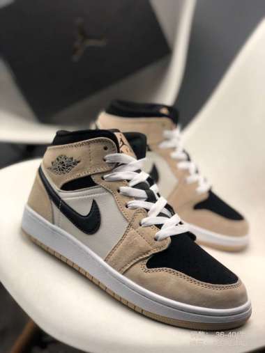 Jual Air Jordan 1 Mid Barely Orange Online Terbaru April 2022 - Blibli