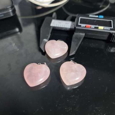 ROSE QUARTZ HEART LIONTIN 2.5 CM SPECIAL