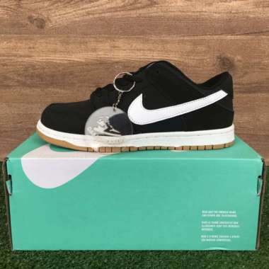dunks low black