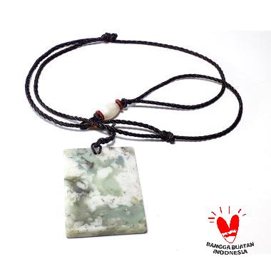 Vee Batu Giok Kotak Hijau Berawan Kalung Tali Liontin Terapi Kesehatan Hijau Berawan