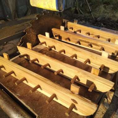 gantungan baju kayu jati