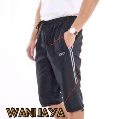 celana training reebok