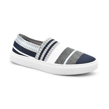 bata white canvas shoes