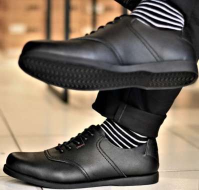 BRADLEYS CHESTER - PRE OORDER SIZE 46 Hitam