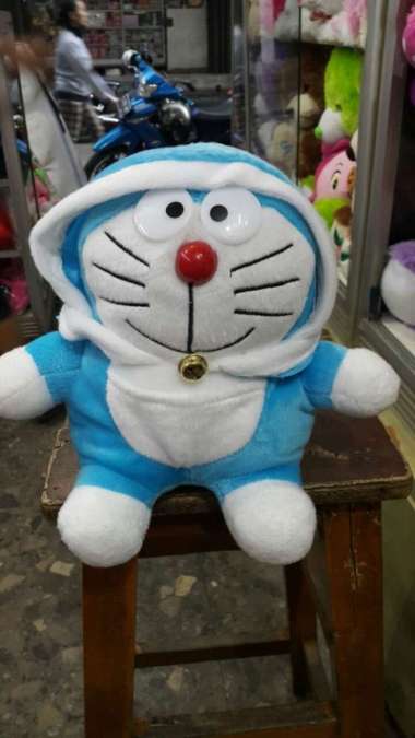 Boneka Doraemon Jubah