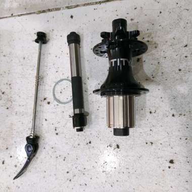 ENTITY HUB REAR 8-11SP 142 6BLT TA+QR, R32, B