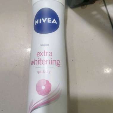 Nivea Deodorant Spray extra whitening