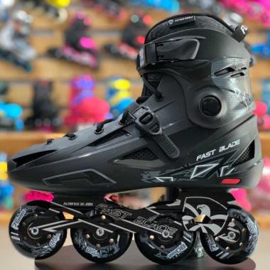 SEPATU RODA MERK FLYING EAGLE FAST BLADE BLACK 4344