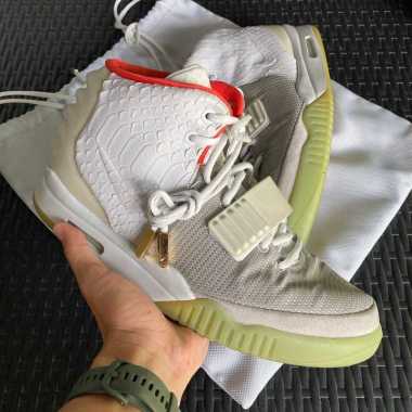 Nike Air Yeezy 2 Pure Platinum || 1 red blink october net tan solar red