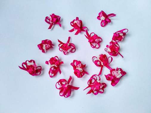 Aplikasi bunga B3K warna multiwarna