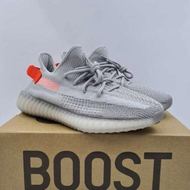 Sepatu Yeezy 350 Harga Terbaru September 2020 Blibli Com