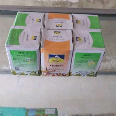 Hazeline Metro Snow White and Soft Cream 60 gram 1 Pak isi 6 PCS / Pelembab Wajah Metro Snow