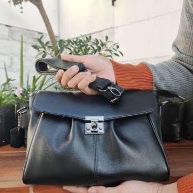 TAS WANITA KULIT/TAS KULIT WANITA/TAS SELEPANG WANITA/TAS SLEMPANG WANITA/TAS KULIT ASLI Hitam