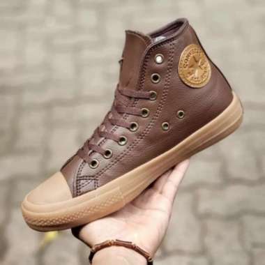 brown leather converse