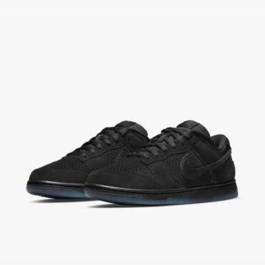 NIKE Dunk Low x UNDEFEATED 5 On It Triple Black 9