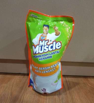 Mr Muscle Pembersih Lantai Keramik Kilap Bersih Kesat Lavender 800 Ml