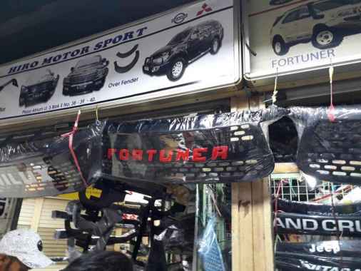 Grill Fortuner 2010 Black Red