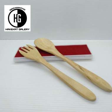 satu set sendok dan garpu kayu mauni D798