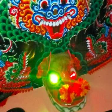 Caplokan jumbo mata nyala tinggi 60cm lebar 65cm Multicolor