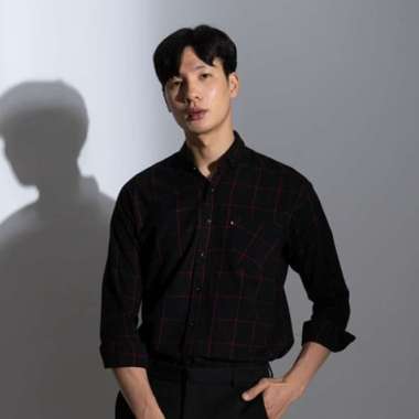 Kemeja panjang pria formal slim fit hitam kotak merah houseofcuff XL