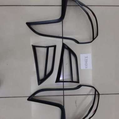 Garnish belakang mobil Mitsubishi XPANDER