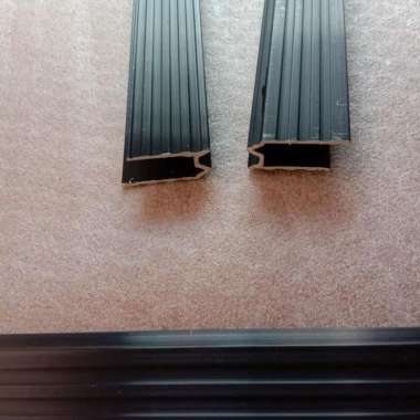 List Alumunium -U- Flight case 1 Meter - Hitam