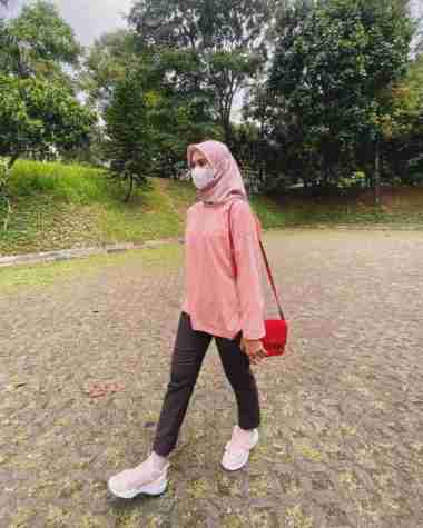 Fashion Muslim Naomi Basic Kaos Oversize Lengan Panjang Biru Muda