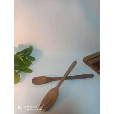 Satu set garpu dan sendok makan kayu jati