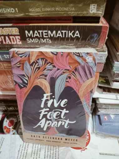 BUKU NOVEL FIVE FEET APART SATE SETENGAH METER