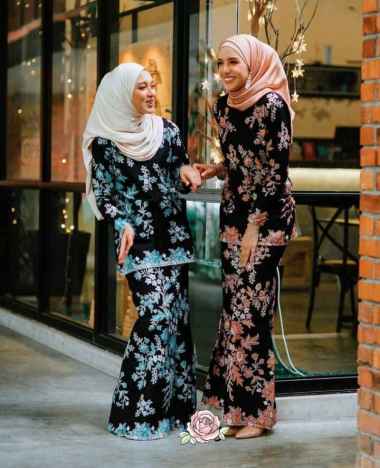 SNOEBEL BATIQUE- ANB UNGGUL GIANT RNB SETELAN KEBAYA BATIK ATASAN ROK BAWAHAN JUMBO XL Bunga Ceria