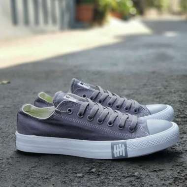 Sepatu Converse Pria Original Harga Terbaru Oktober 2020 Blibli Com