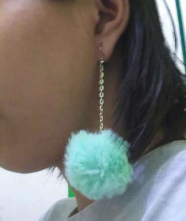 Anting Pom Pom Bulu Halus Impor 4 cm (Biru Mint)