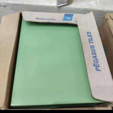 Keramik Hijau Dinding Halus Glossy Pegasus Ceramic 20 x 25 KW 1 KW1