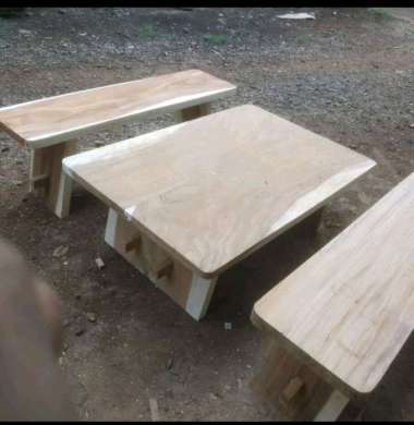 Meja makan outdoor kayu trembesi solid