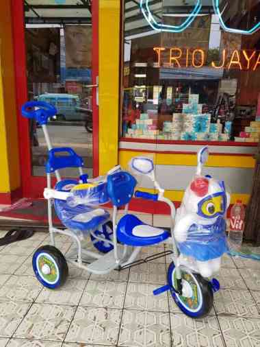Sepeda Anak Roda Tiga Family Oktopus Boncengan Musik F 902 K