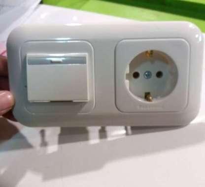 PANASONIC Wide Series Stop Kontak Non CP + Saklar Engkel Mata Besar