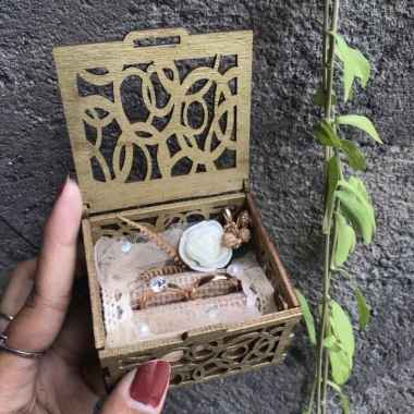 Kotak Cincin White Rose Plywood Grafir Nama Almond