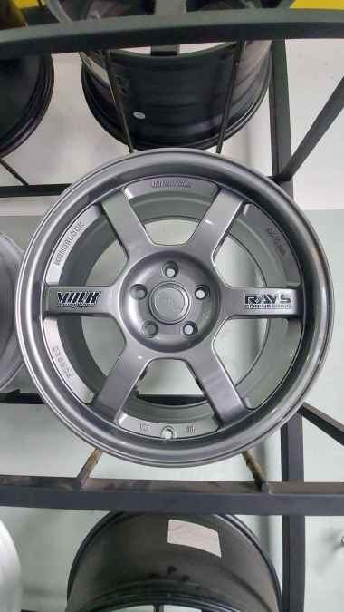 Rays TE-37 SAGA. R-18