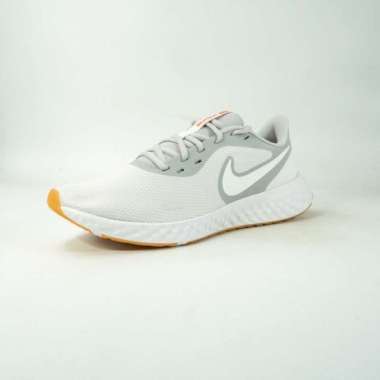 black nike revolution trainers